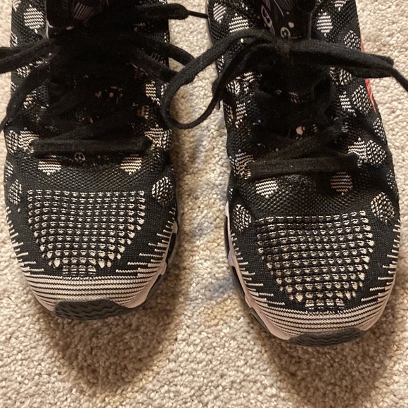 Onemix Black and Red Sneaker Size 6.5 - Picture 3 of 8